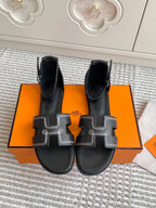 HM 25 Santorini Black Calfskin White Embroidery Thread