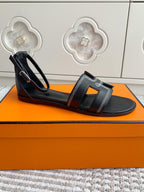 HM 25 Santorini Black Calfskin White Embroidery Thread
