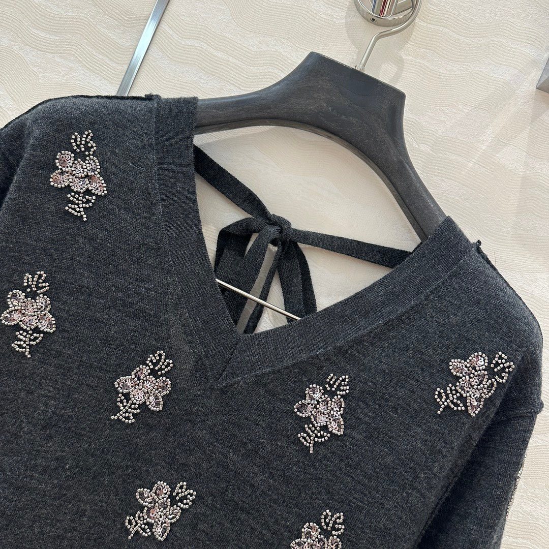 Fendi Beaded Flower V-neck Knitted Small Top Black Gray Wool