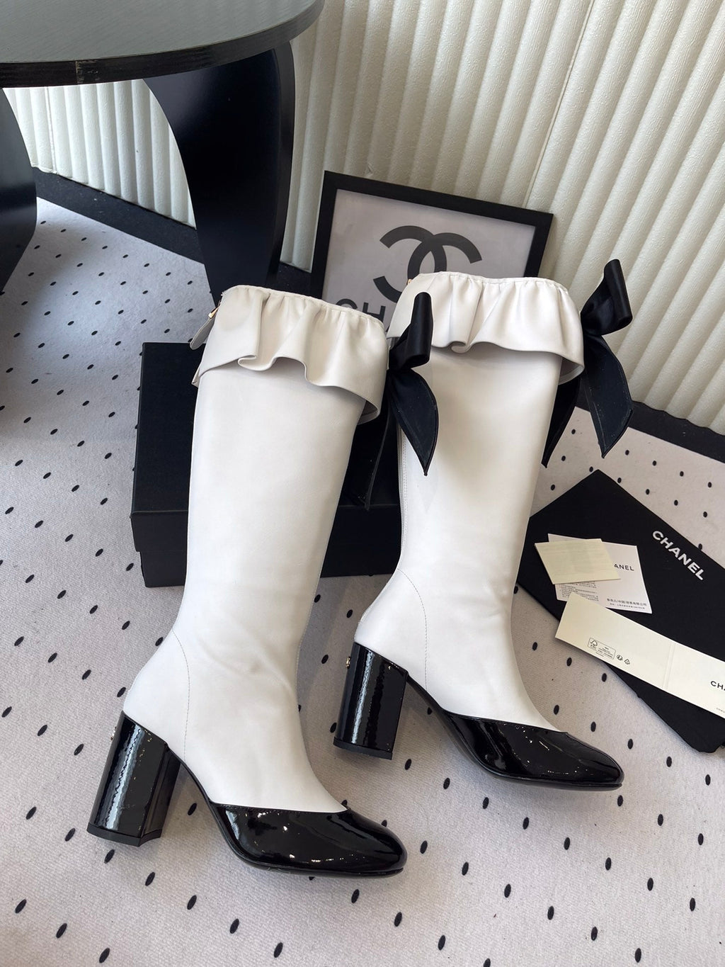 CC 25 Bow Elastic Boot White Black Lambskin 514028