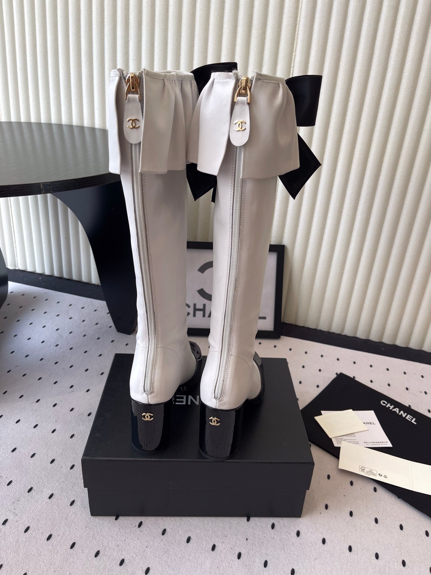 CC 25 Bow Elastic Boot White Black Lambskin 514028