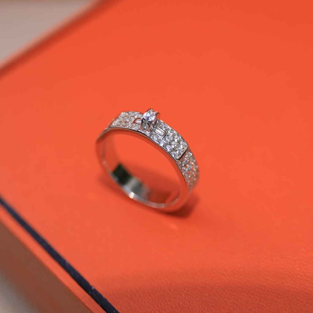 KELLY SILVER DIAMOND RING