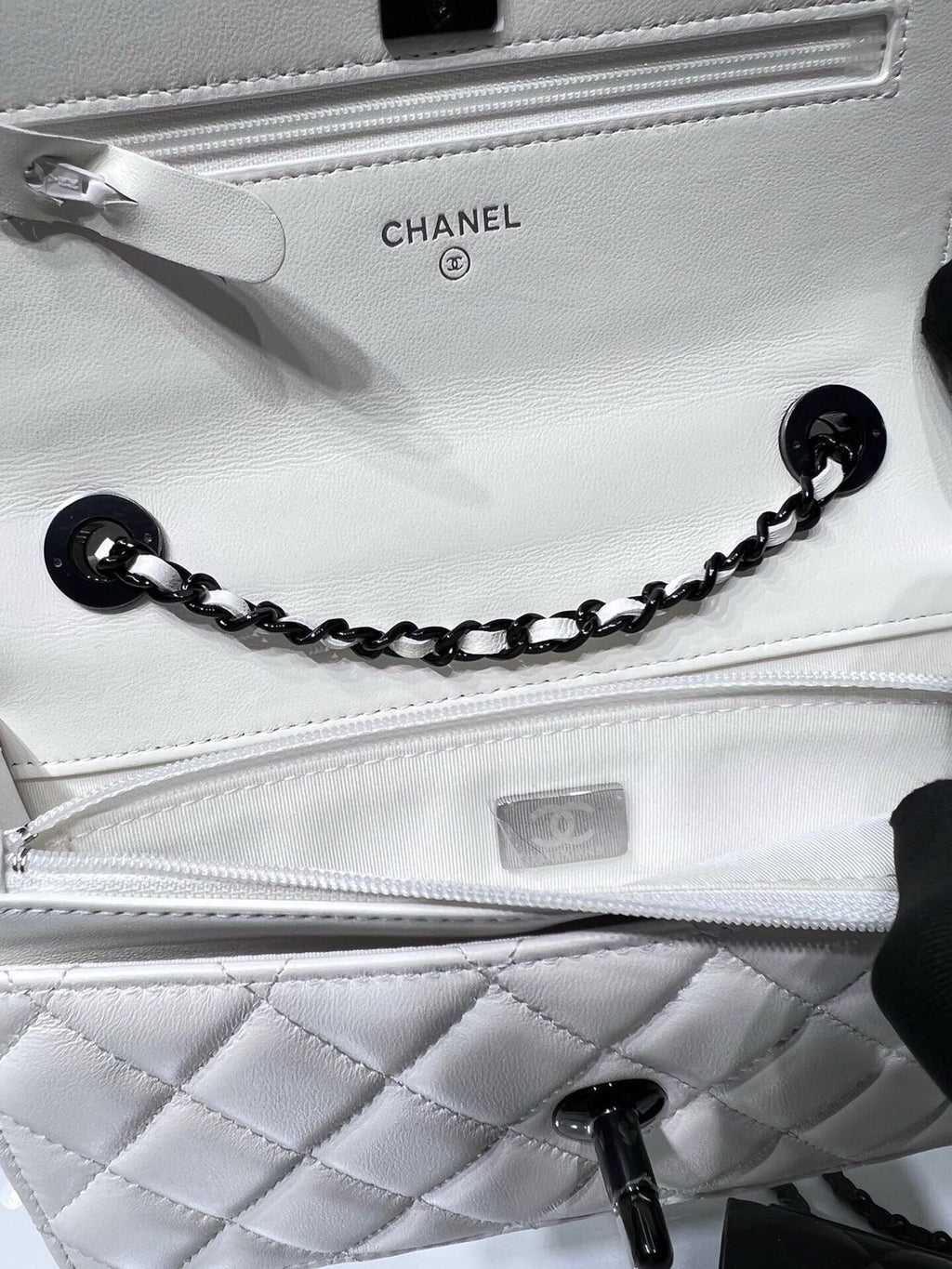 CC WOC 19 WHITE LAMBSKIN BLACK HARDWARE