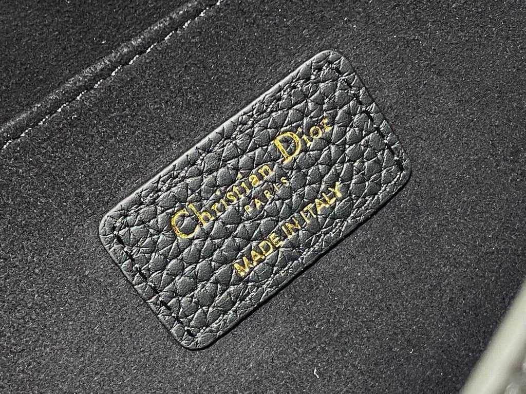 CD 25 MEDIUM BOBBY 22CM BLACK GRAINED CALFSKIN GOLD HARDWARE