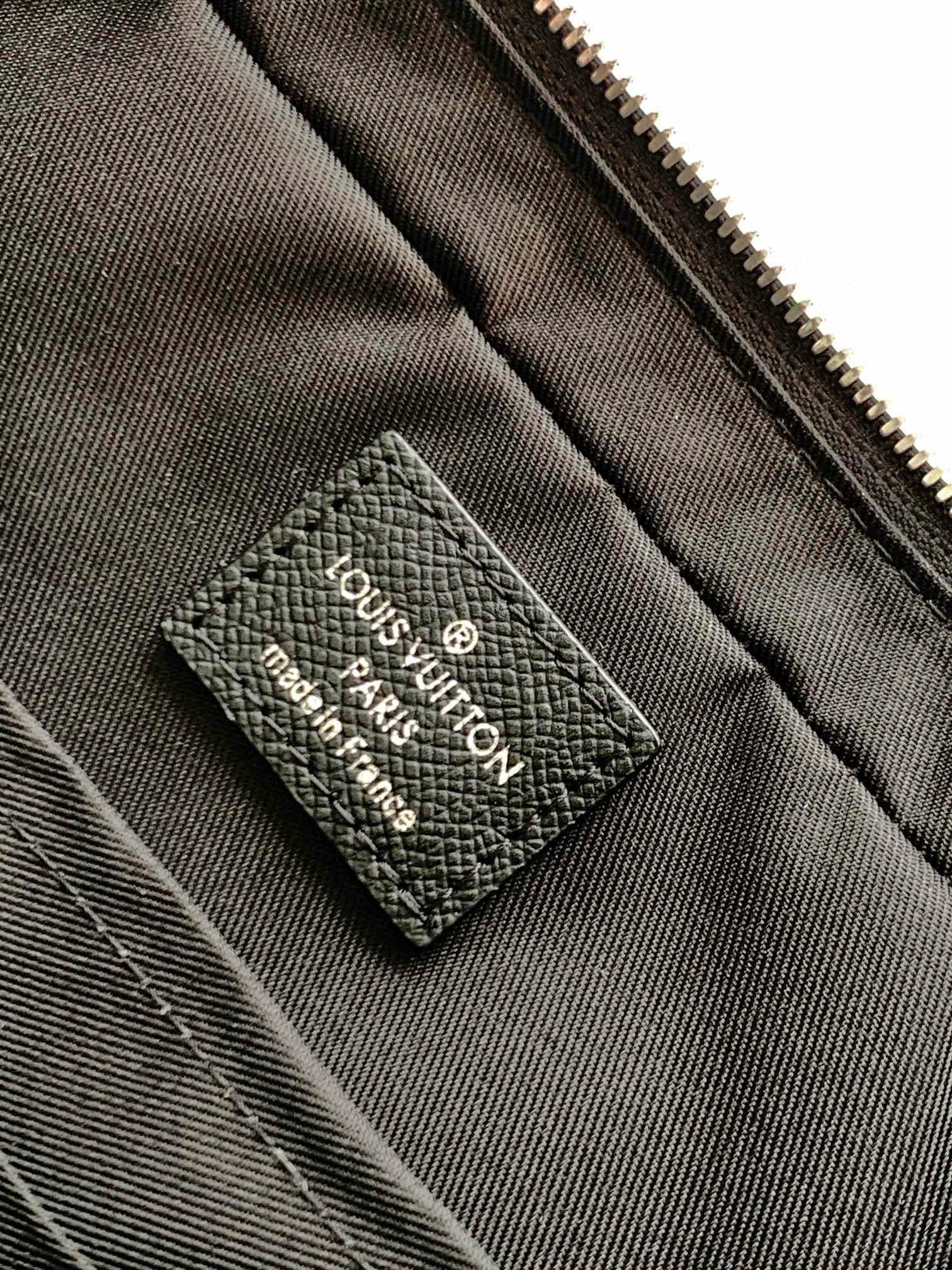 LV Porte-Documents Voyage PM Handbag Black Taiga leather