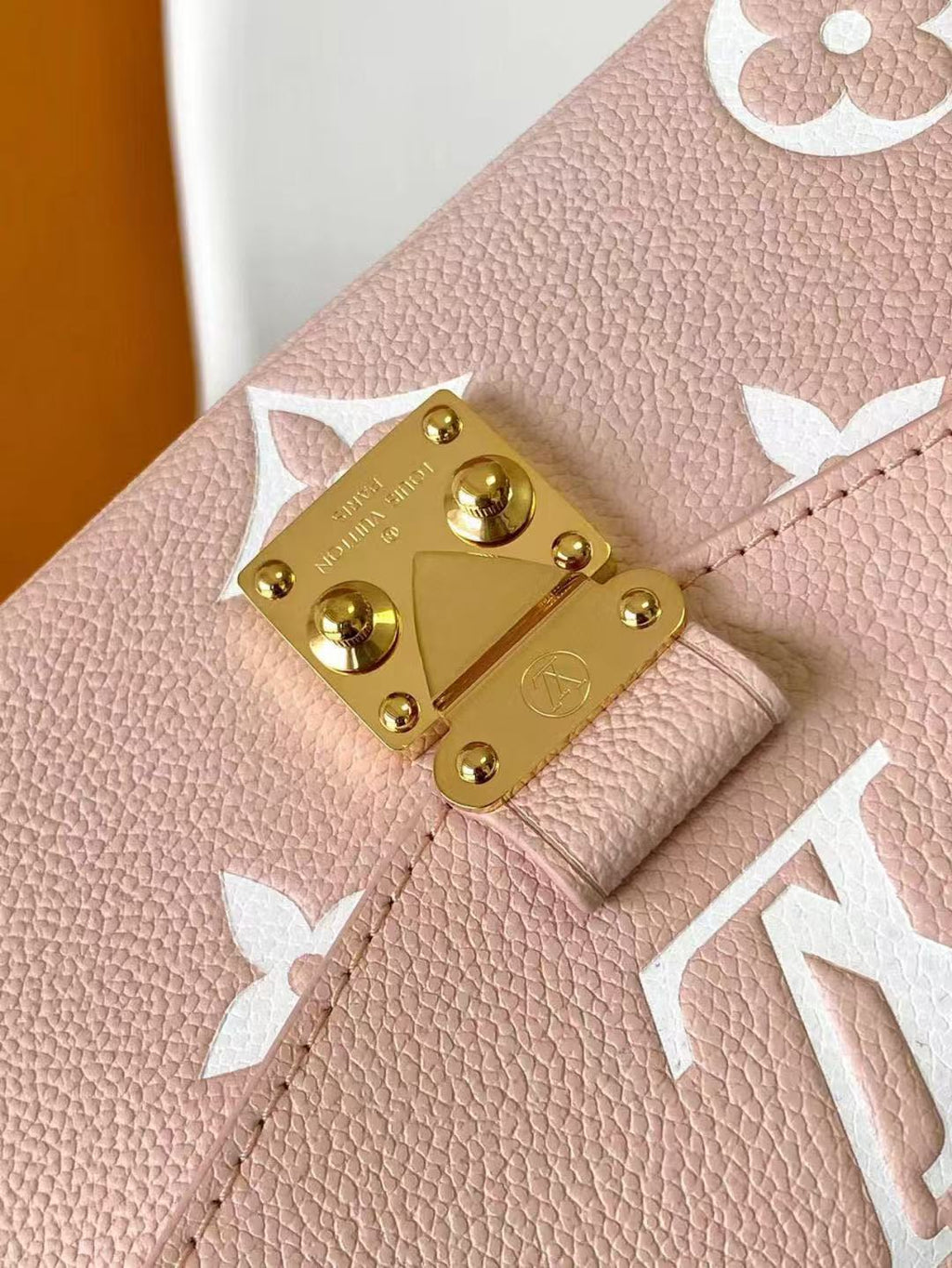 Pochette Metis East West 21.5 Pink White Monogram Empreinte Calfskin