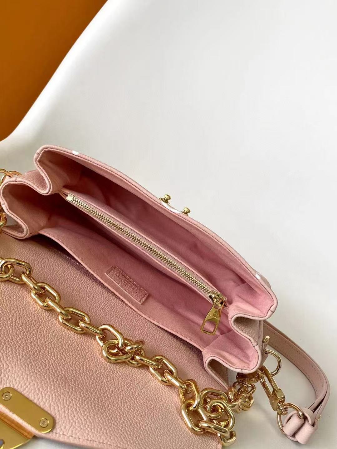 Pochette Metis East West 21.5 Pink White Monogram Empreinte Calfskin