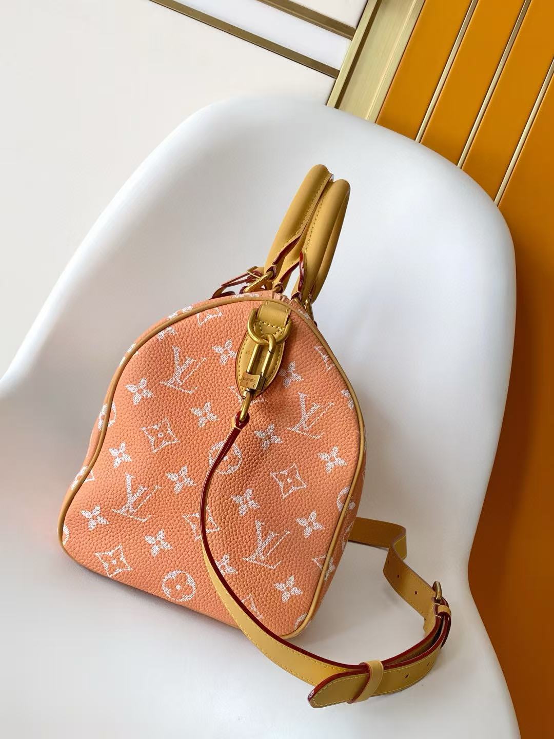 Speedy P9 Bandoulière 40 Handbag Orange White Cowhide