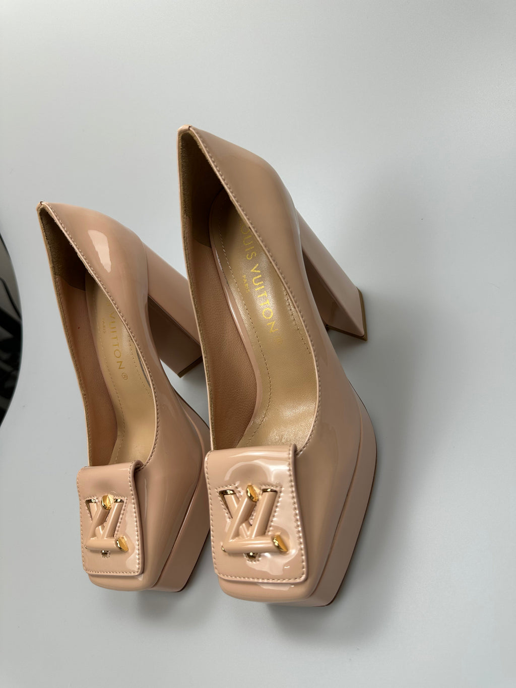 LV Shake Pump 120mm Beige Cowhide
