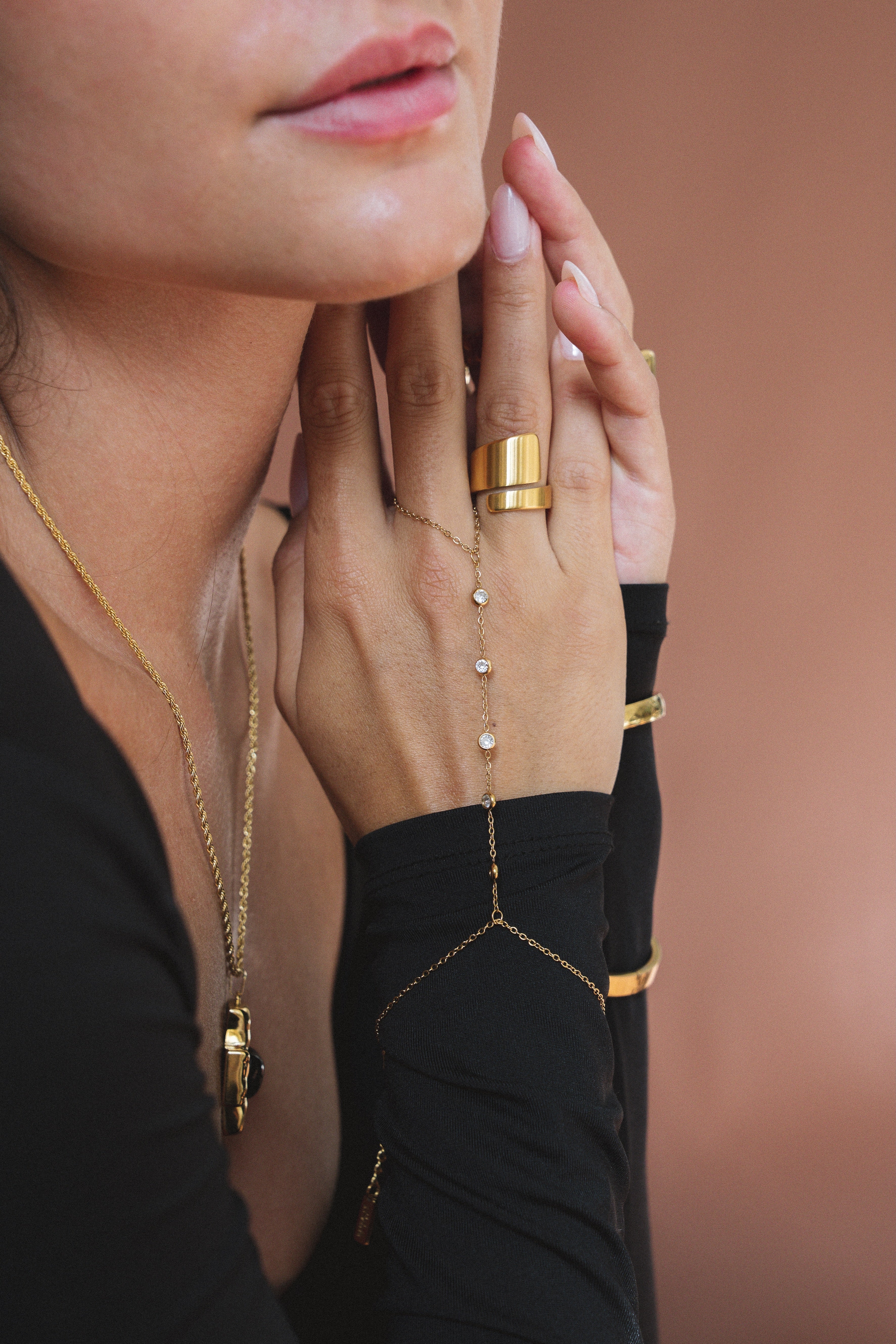LINÉA. Hand chain