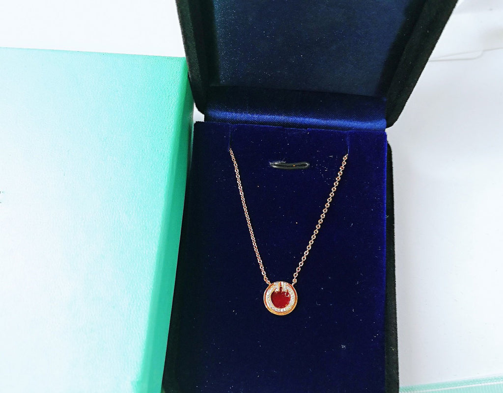 DIAMOND AND MOTHER PEARL CIRCLE NECKLACE PENDANT