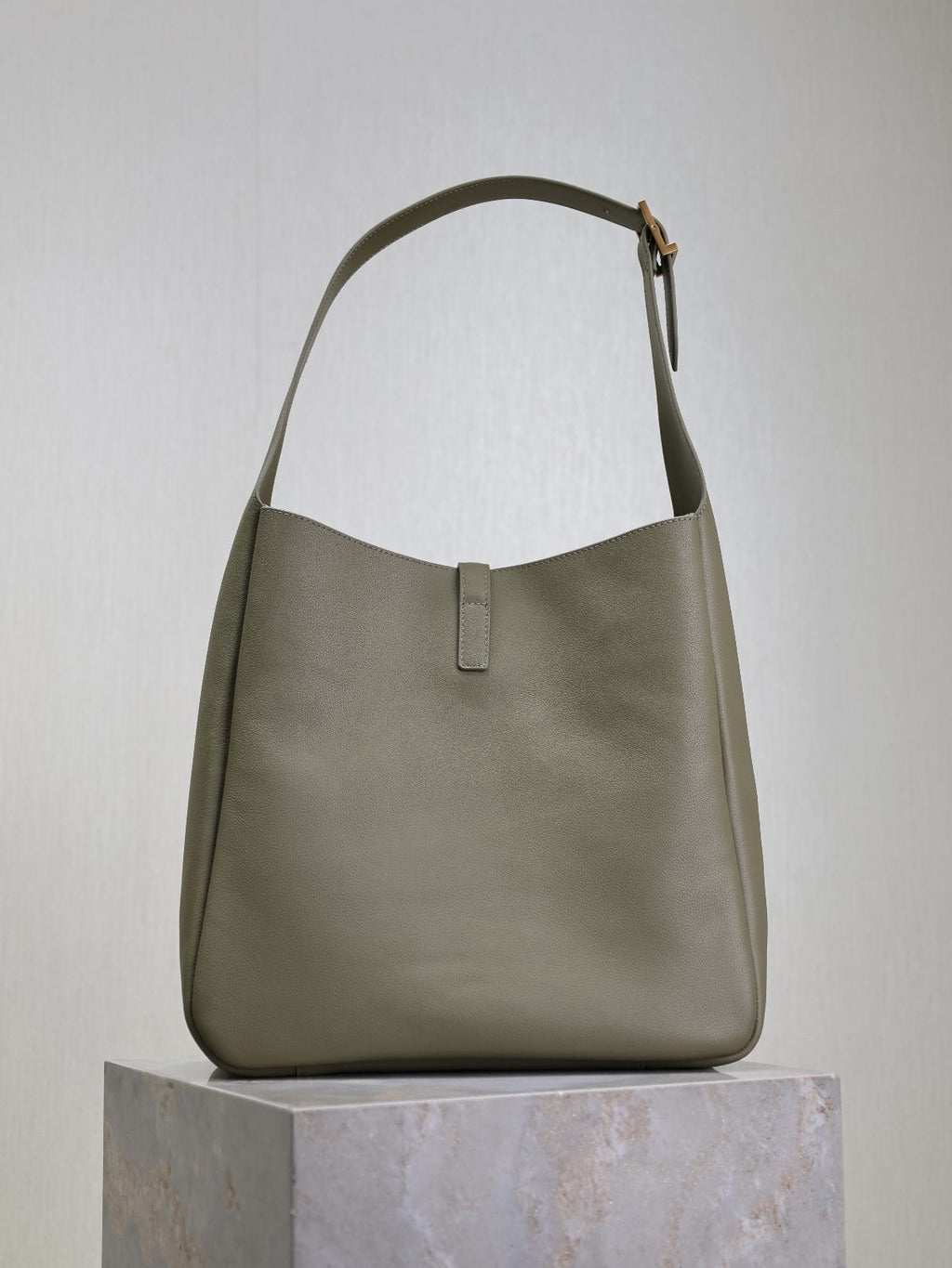 Le 5a7 Large 30cm Moss Green Calfskin