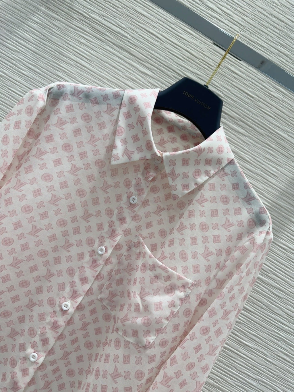 LV 25S Slightly Transparent Set Pink White Poliester