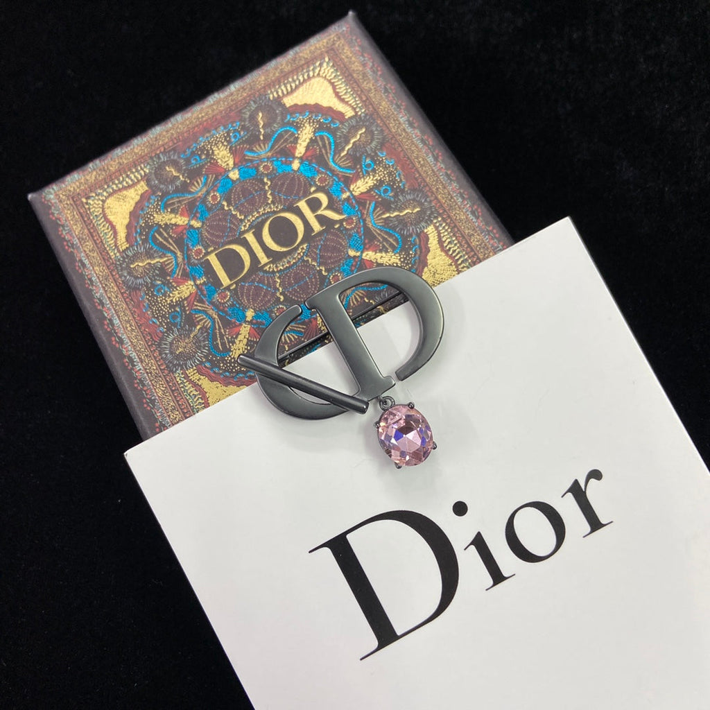 CD Brooch 177568