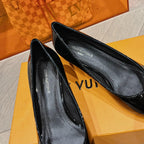 LV SINGLE LOW HEEL PUMP SHINY BLACK