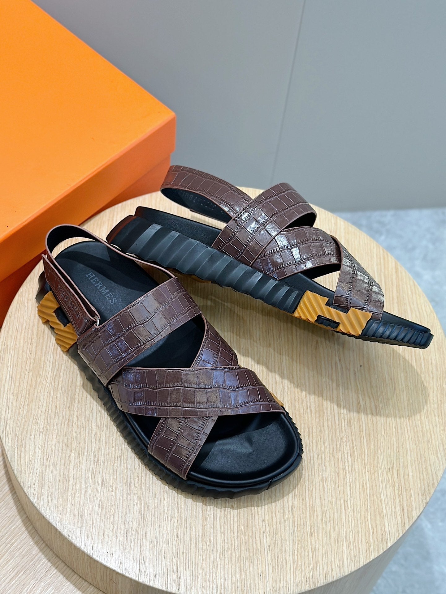 HM Men's Electric Sandals Calfskin 547746