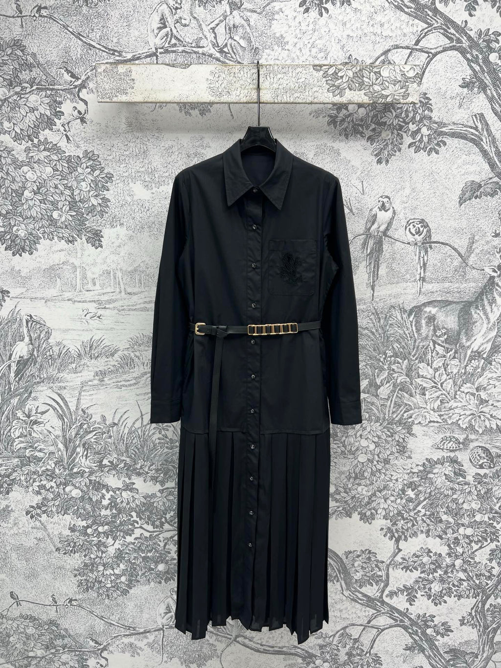 LV 25 Pleated Design Belt That Pinches Waist Dress Black White Cotton