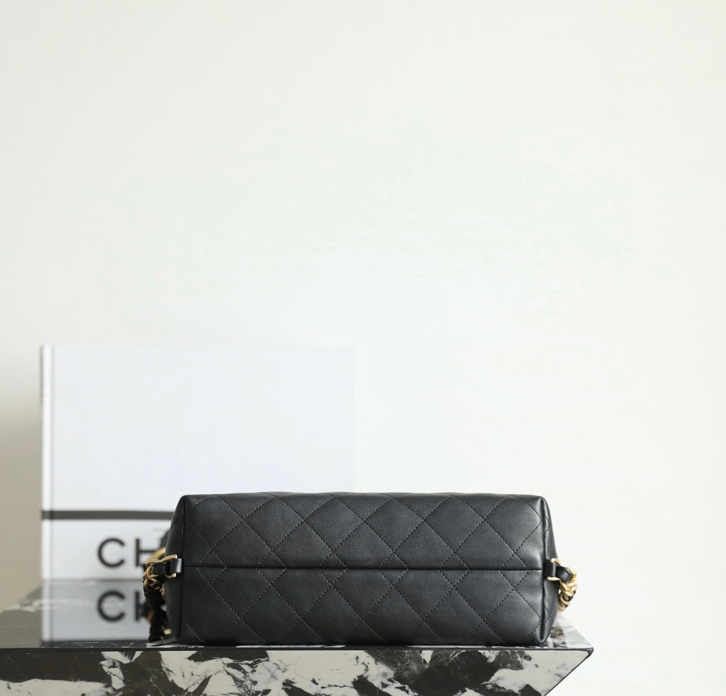 Chanel 𝖧𝗈𝖻𝗈 Backpack 𝖬𝖺𝗑 Large Black Calfskin