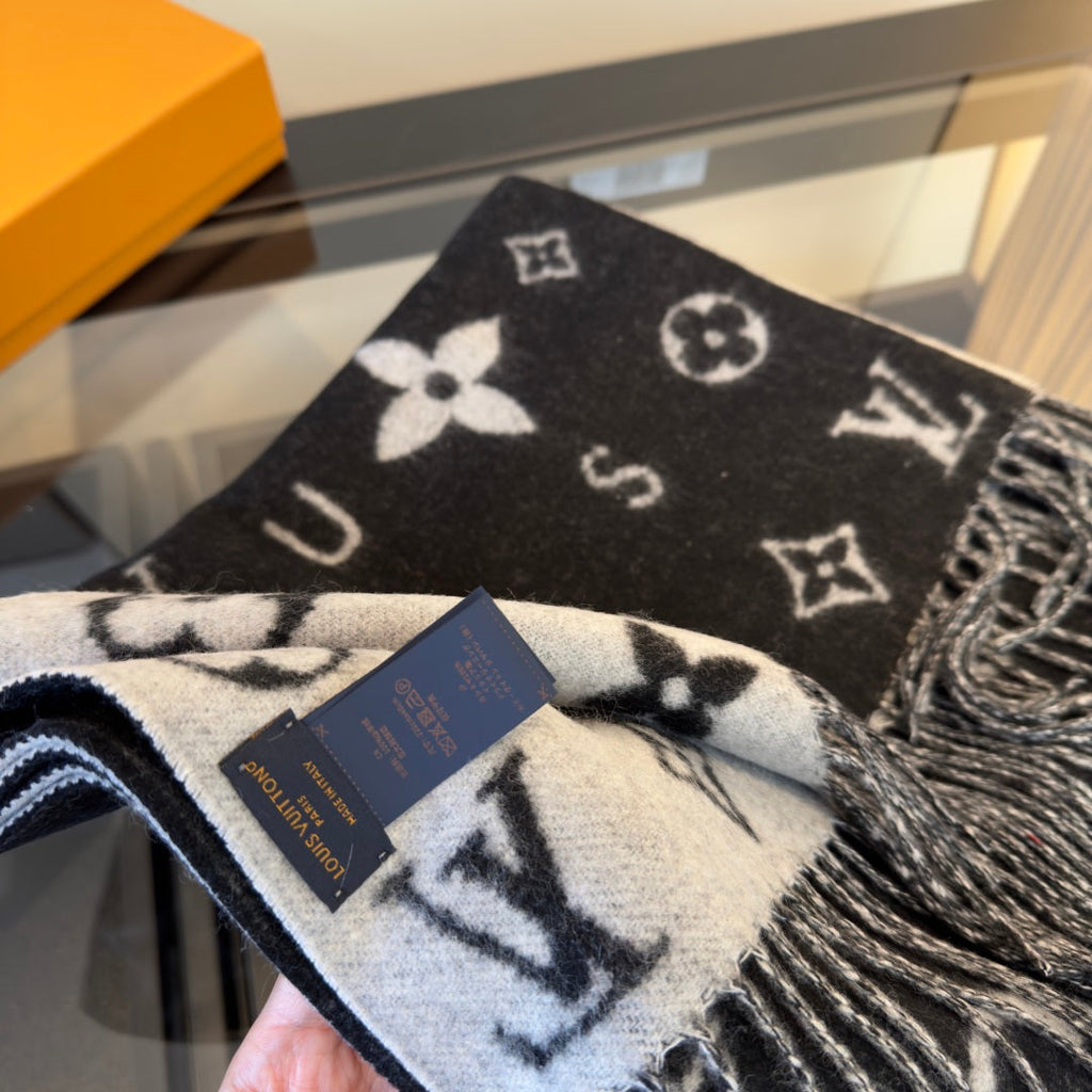 LV 25 Scarf 220CM Black Wool 293520