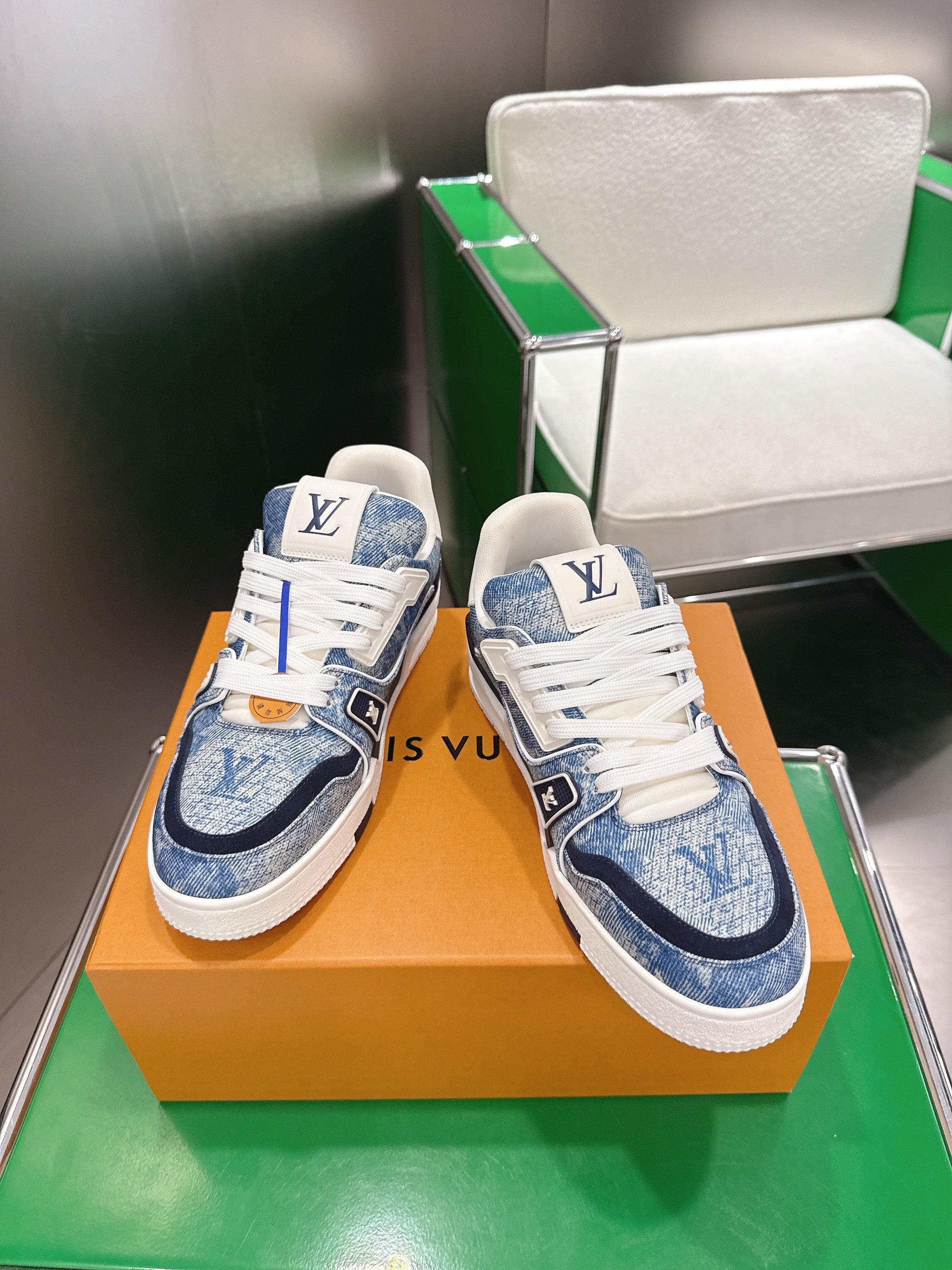LV 26ss Trainer Sneakers White Blue Denim Cowhide 632146