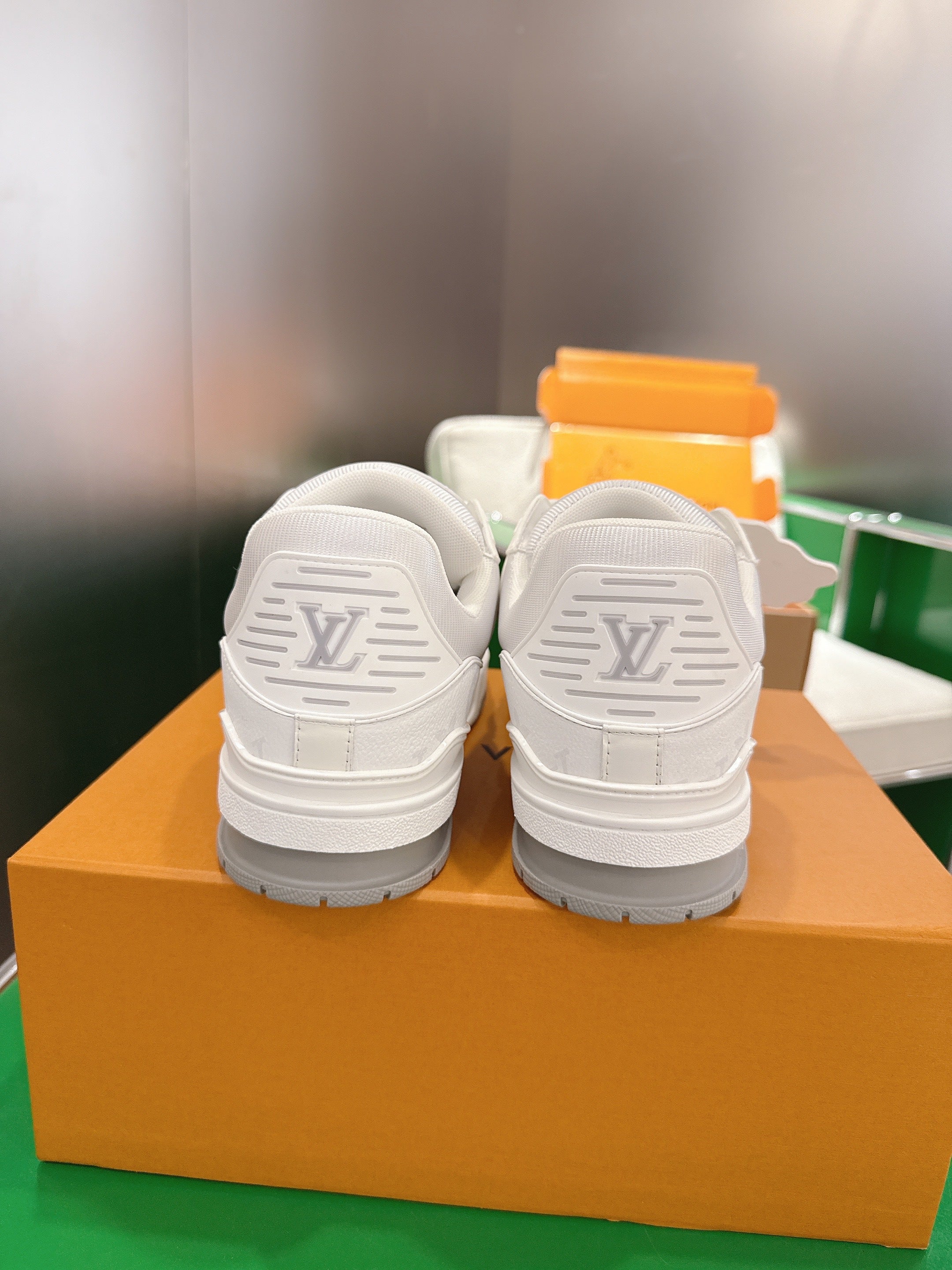 LV 26ss Trainer Sneakers White Cowhide 632150