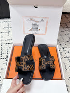 HM 26ss Oran Sandals Brown Black Sheepskin 617219