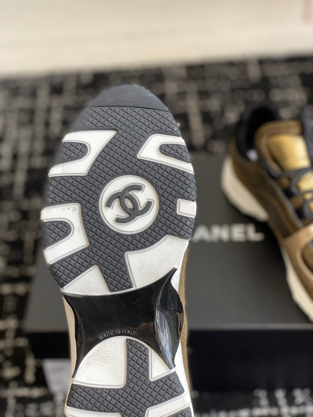 CC 25 Sneaker Gold Suede Sheepskin 352724