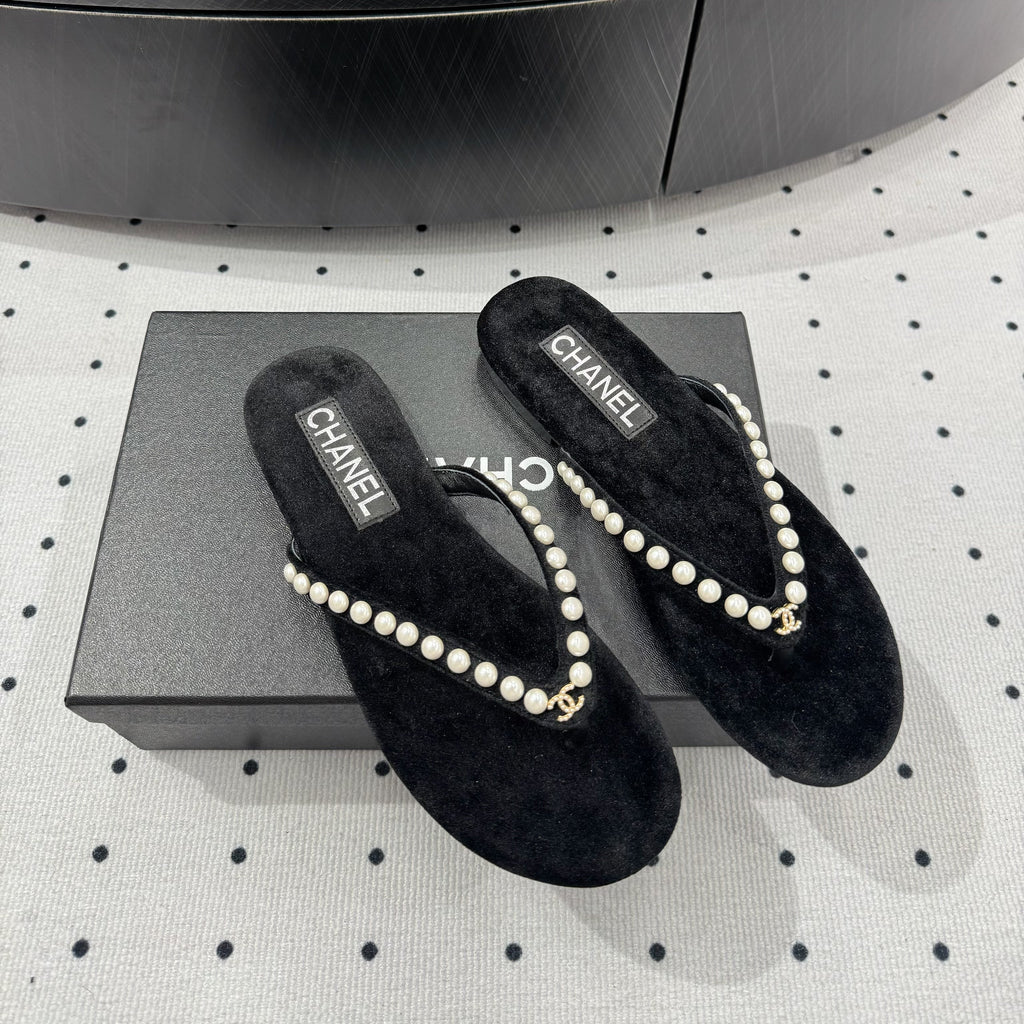 CC Thong Slippers Black Velet Pearl