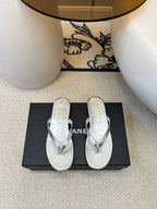 CC 25 Thong Sandal Silver Metalic Silver Diamond Logo