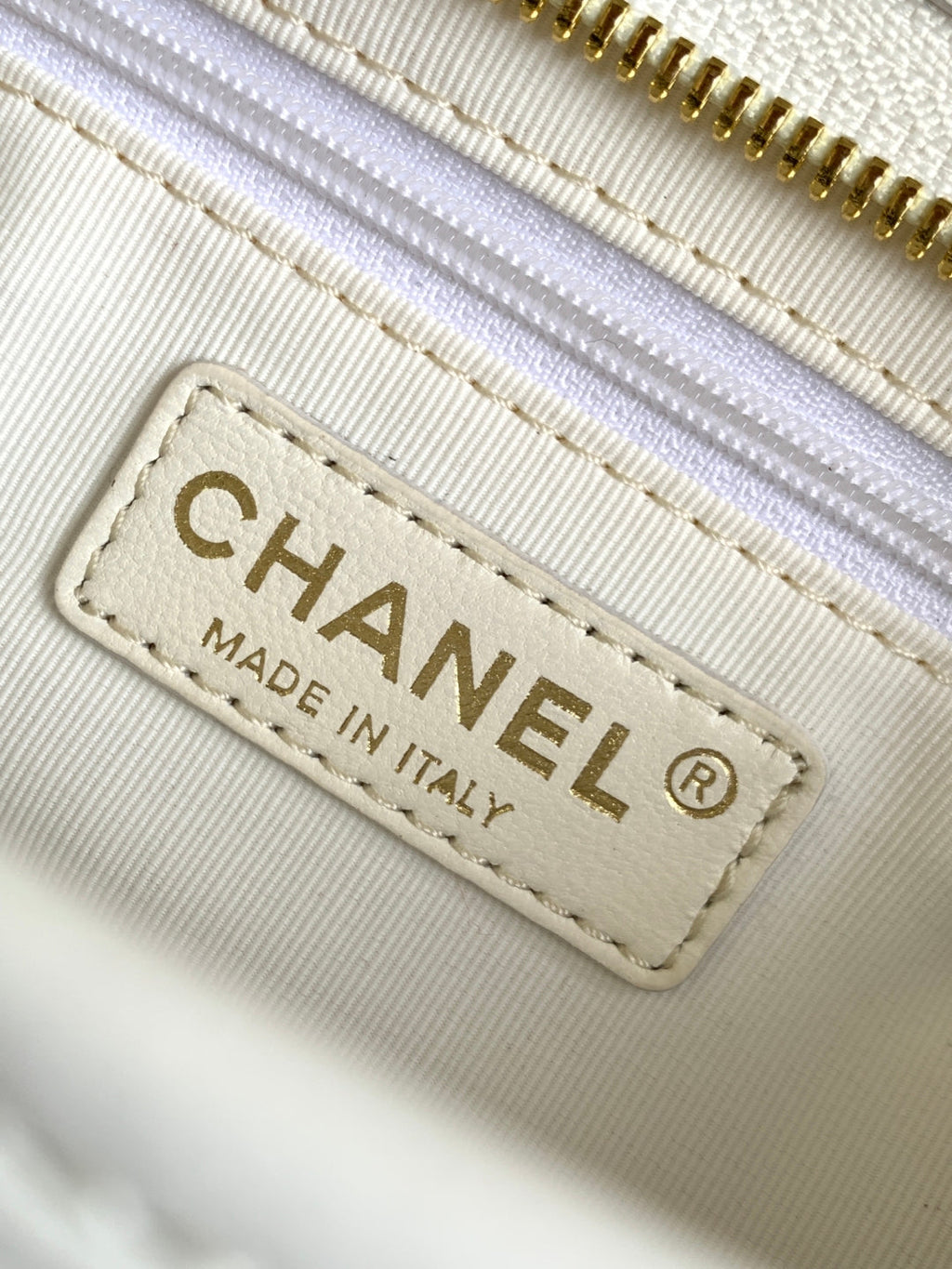 CC Hobo Bag 35 White Lambskin 277764