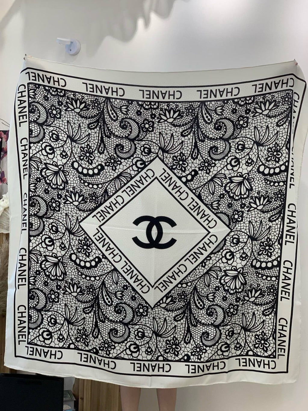 CC 25 Scarf 135cm White  Black Cashmere Mulberry Silk 965404