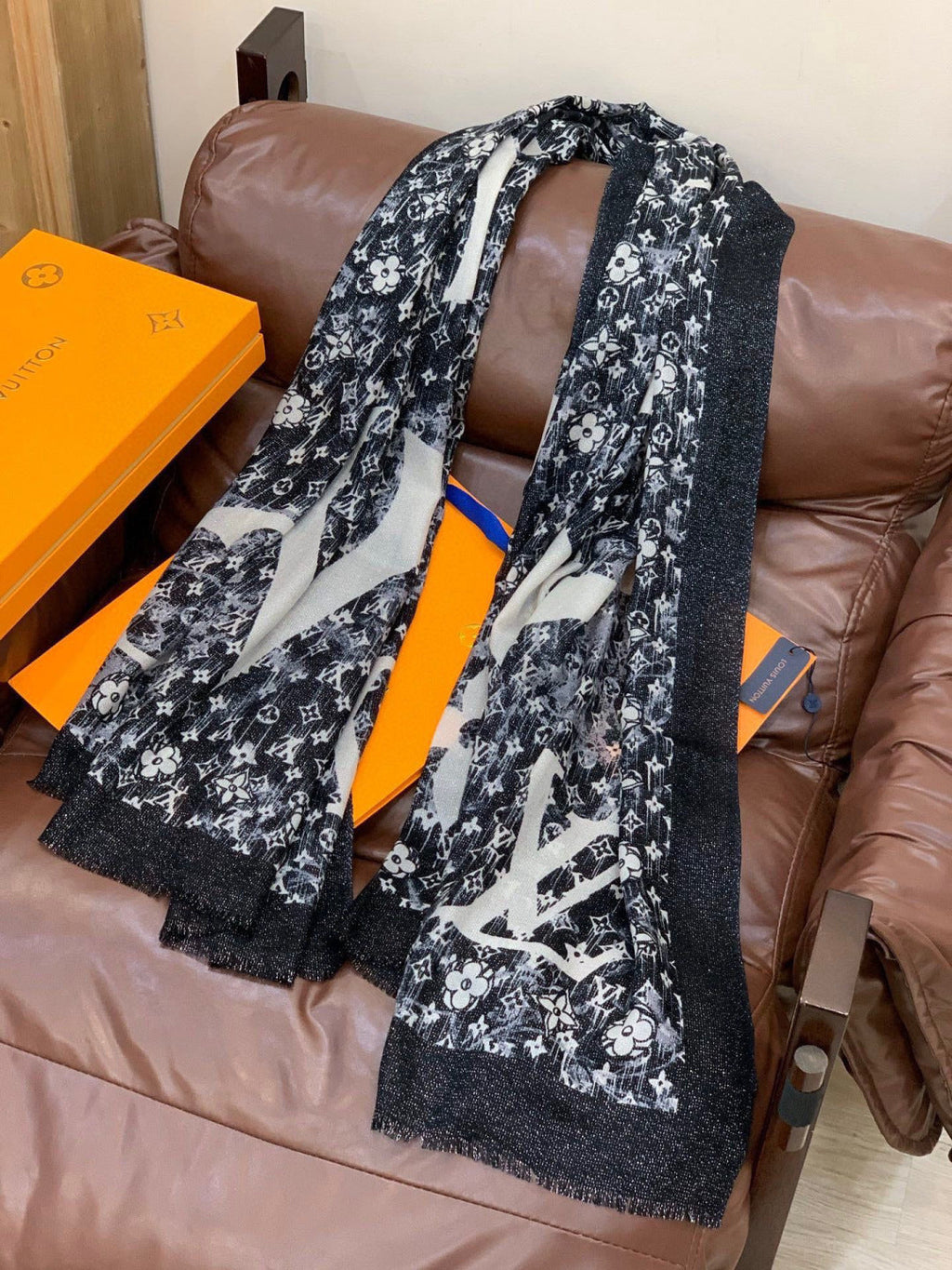 LV Shiny Silver Scarf 200cm Black White Cashmere 969182