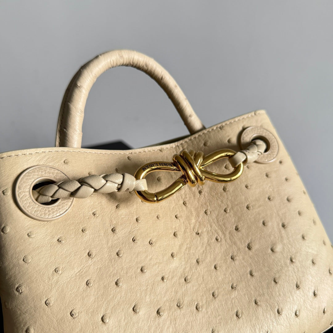 Bottega Veneta 2026 Andiamo Bag 20.5cm Light Butterscotch Ostrich Leather 137038