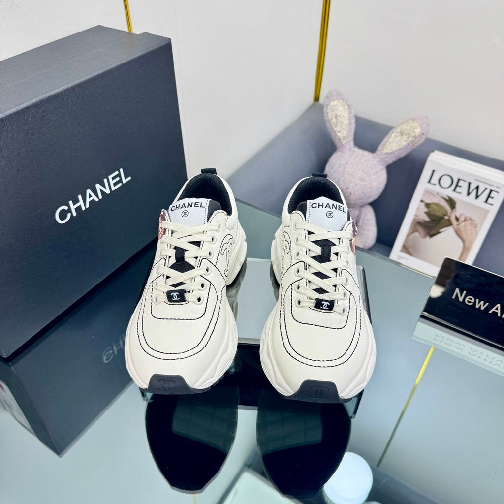 CC Sneaker White with Sticker Cowhide 238624