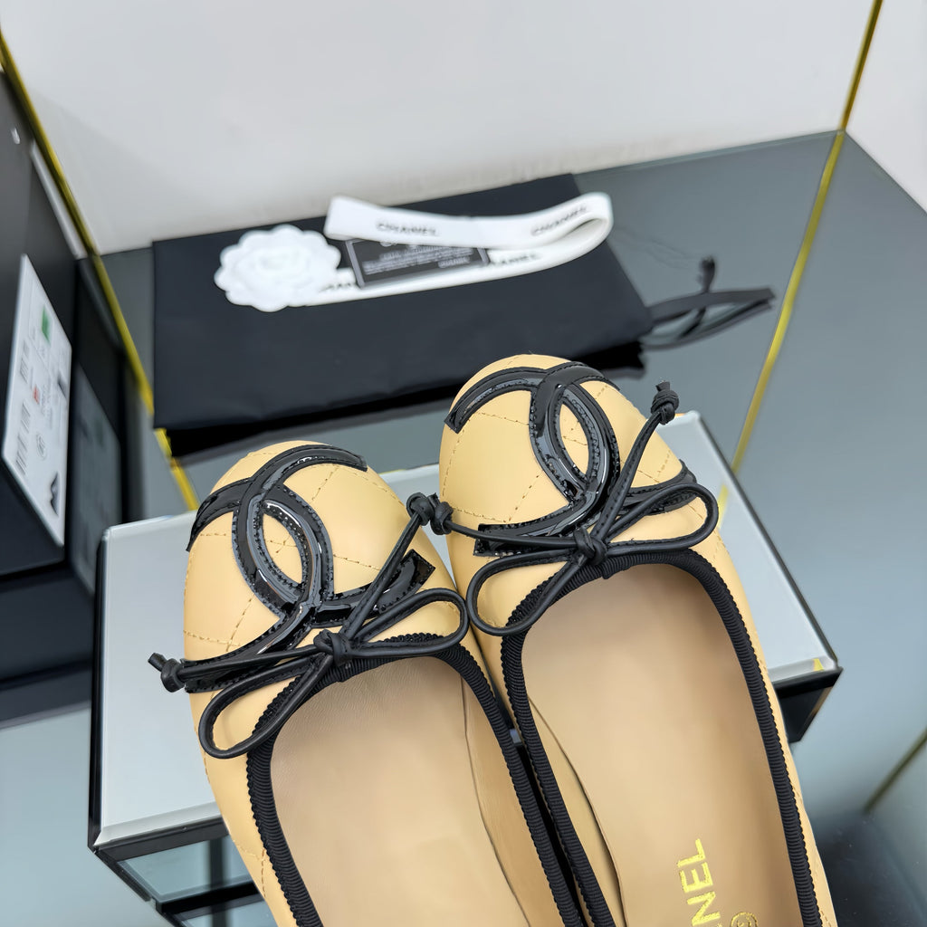 CC 25 Cambon Ballet Flat Beige Black Quilted Calfskin