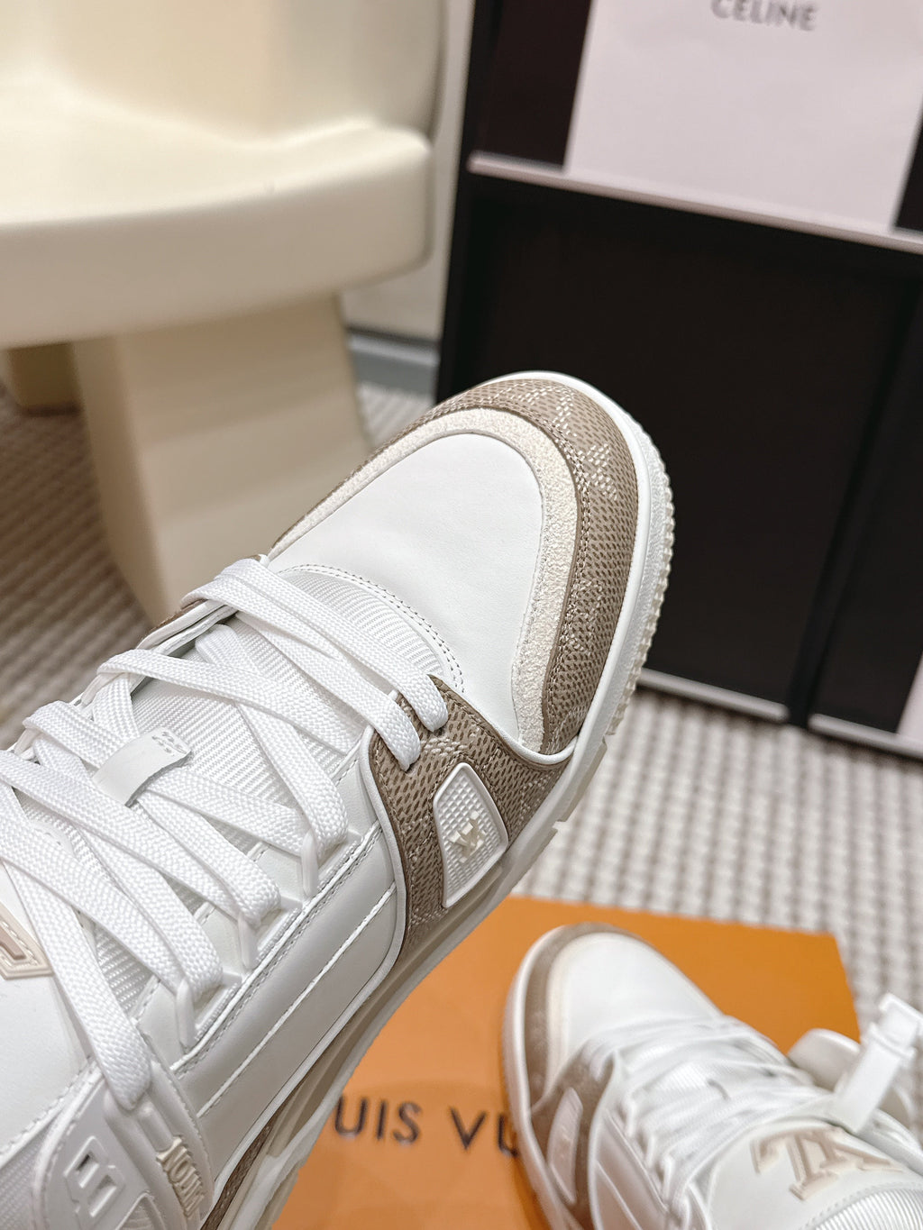 LV 26ss Trainer Sneakers White Beige Cowhide 632426