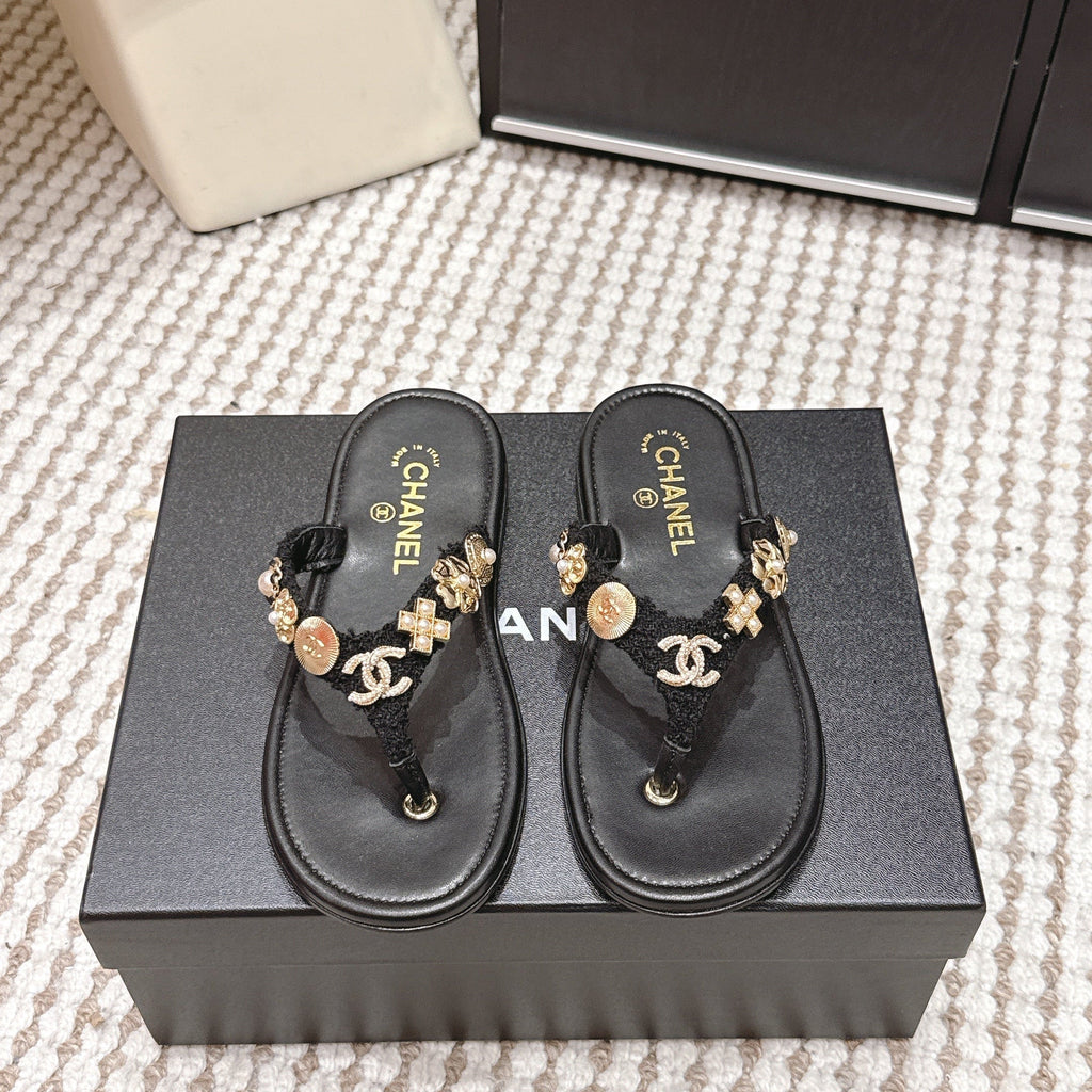 CC 26s Thong Sandals Black Sheepskin Gold Charm 632369