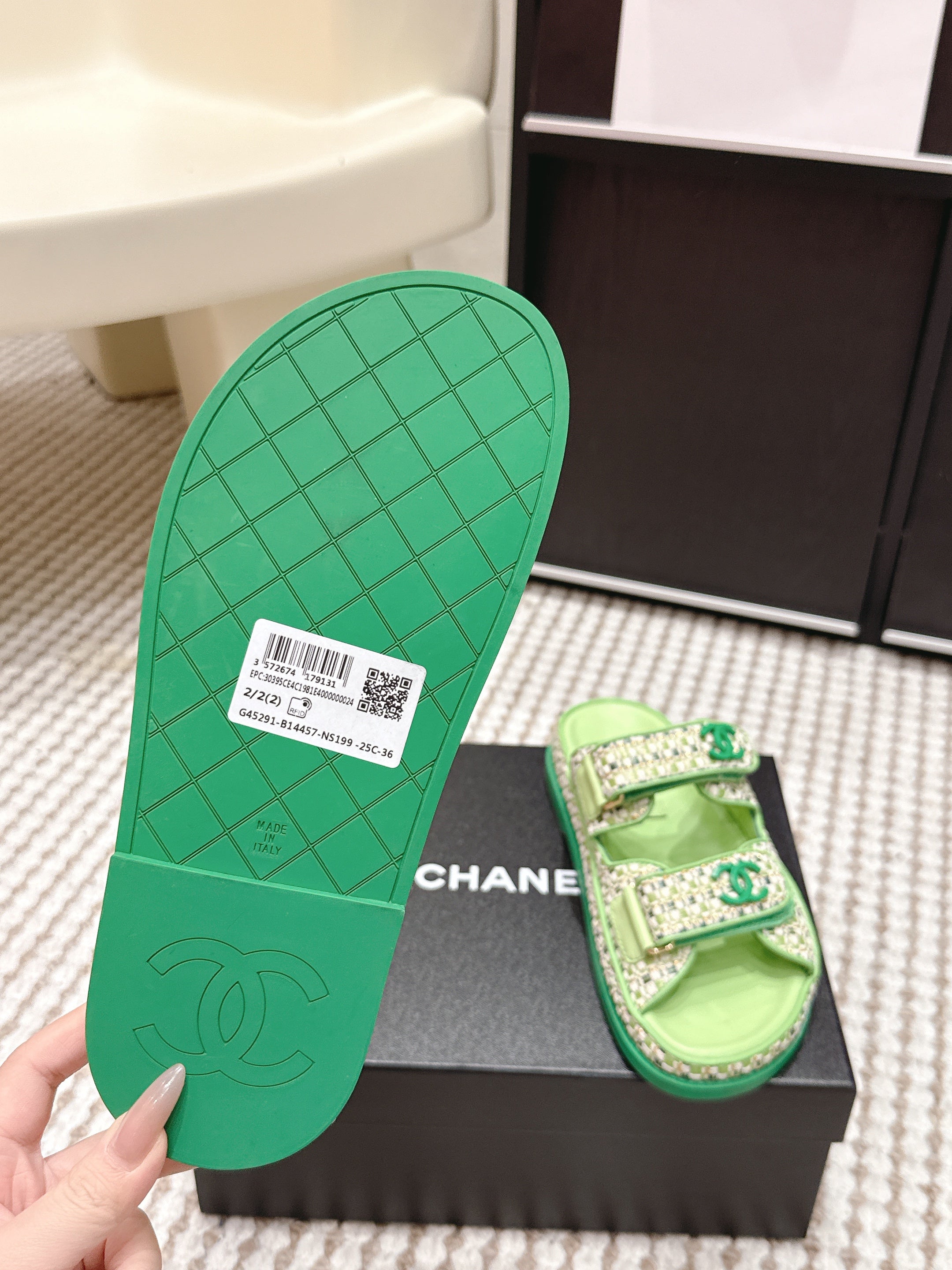 CC 26s Sandals Light Green Beige Leather Raffia 632392