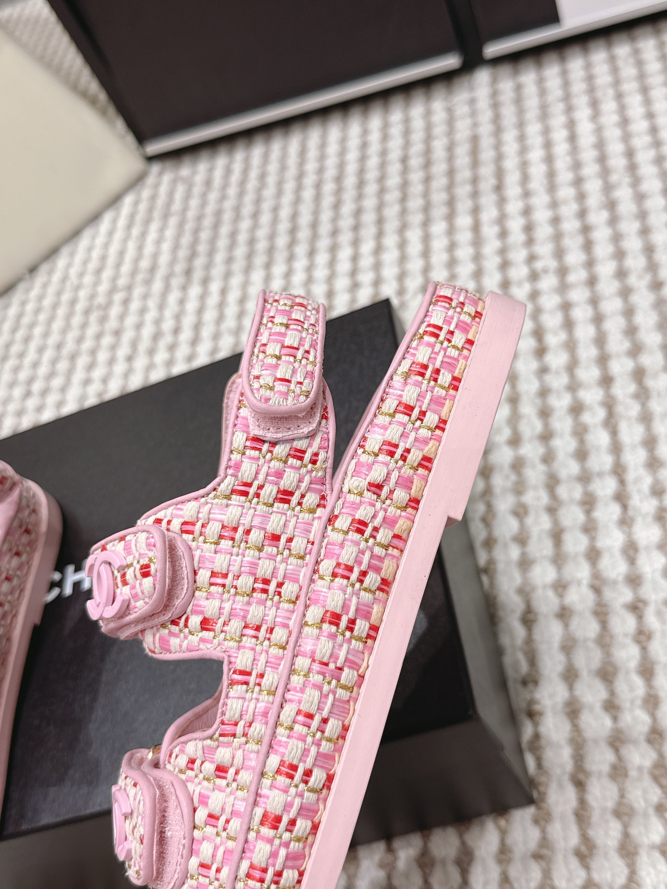 CC 26s Sandals Light Pink Leather Raffia 632402