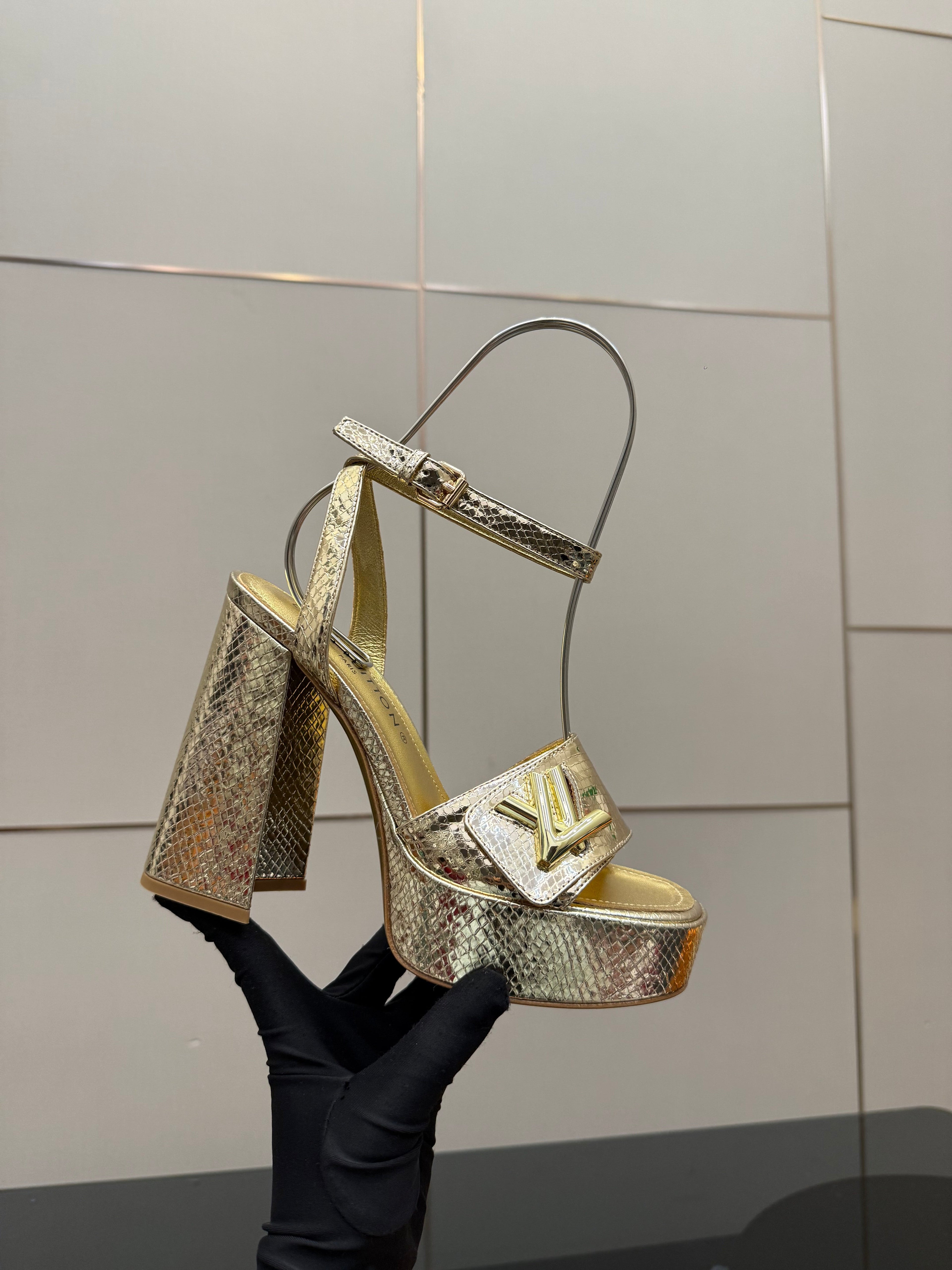 LV 26ss Platform Sandals 110 Metallic Gold Embossed Snakeskin Leather 629612