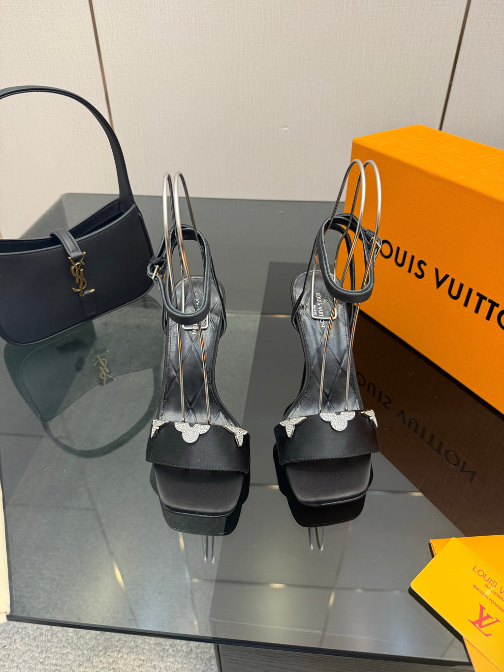 LV 26ss High Heeled Sandals 100 Black Satin Leather 629624