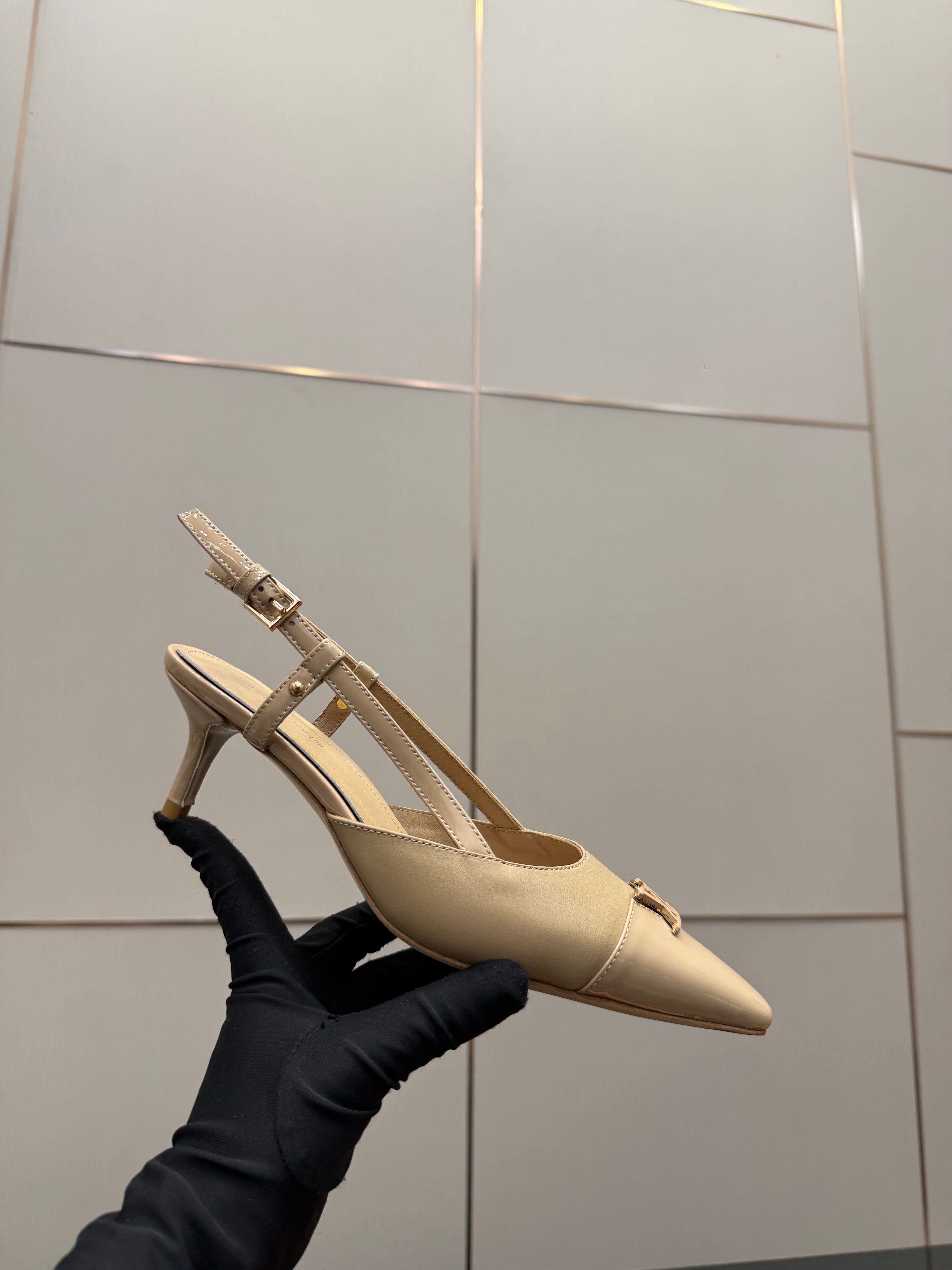 LV 26ss Slingback 55 Beige Patent Leather 629639