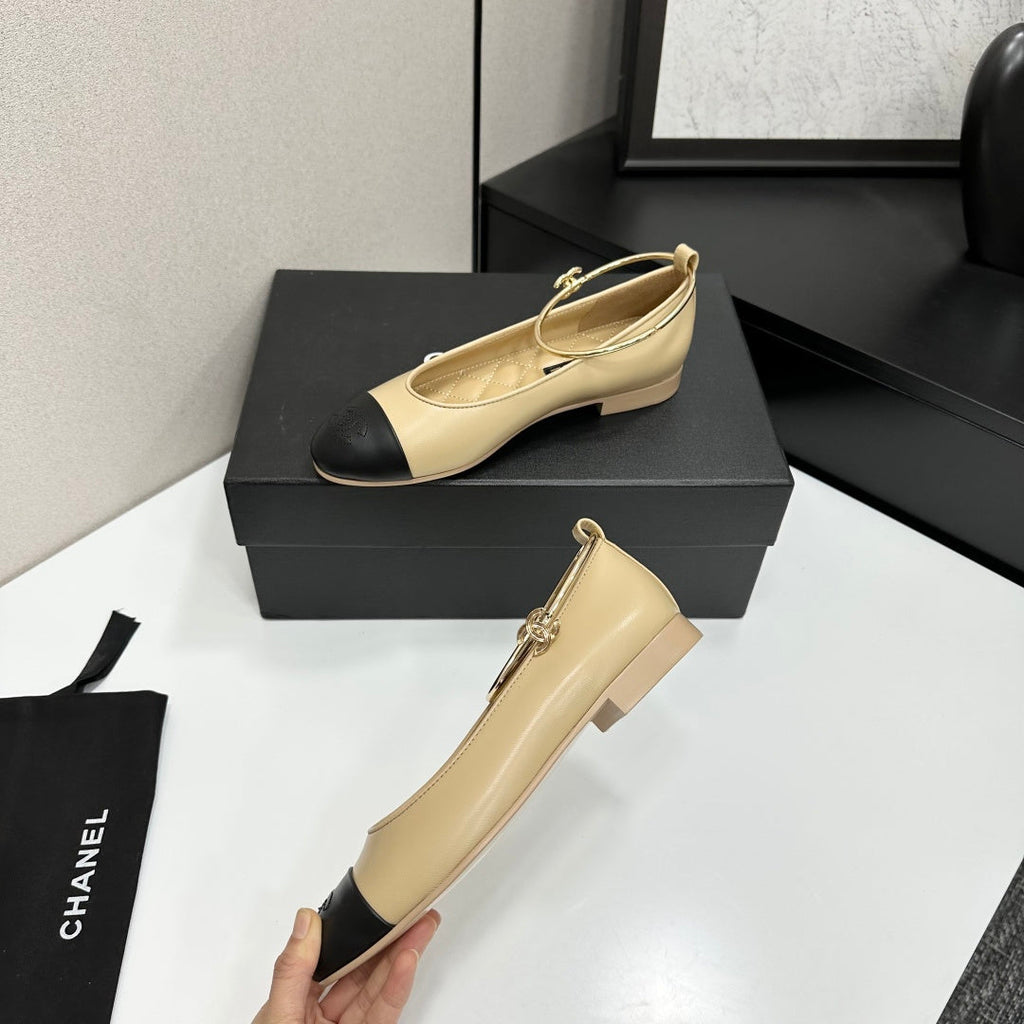 CC 26s Ballet Flats Beige Black Sheepskin 626303
