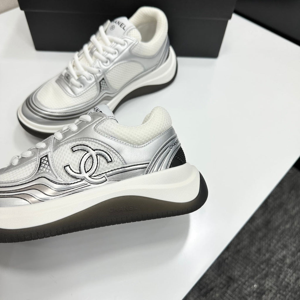 CC 26s Casual Sneakers White Gray Fabric Cowhide 626380