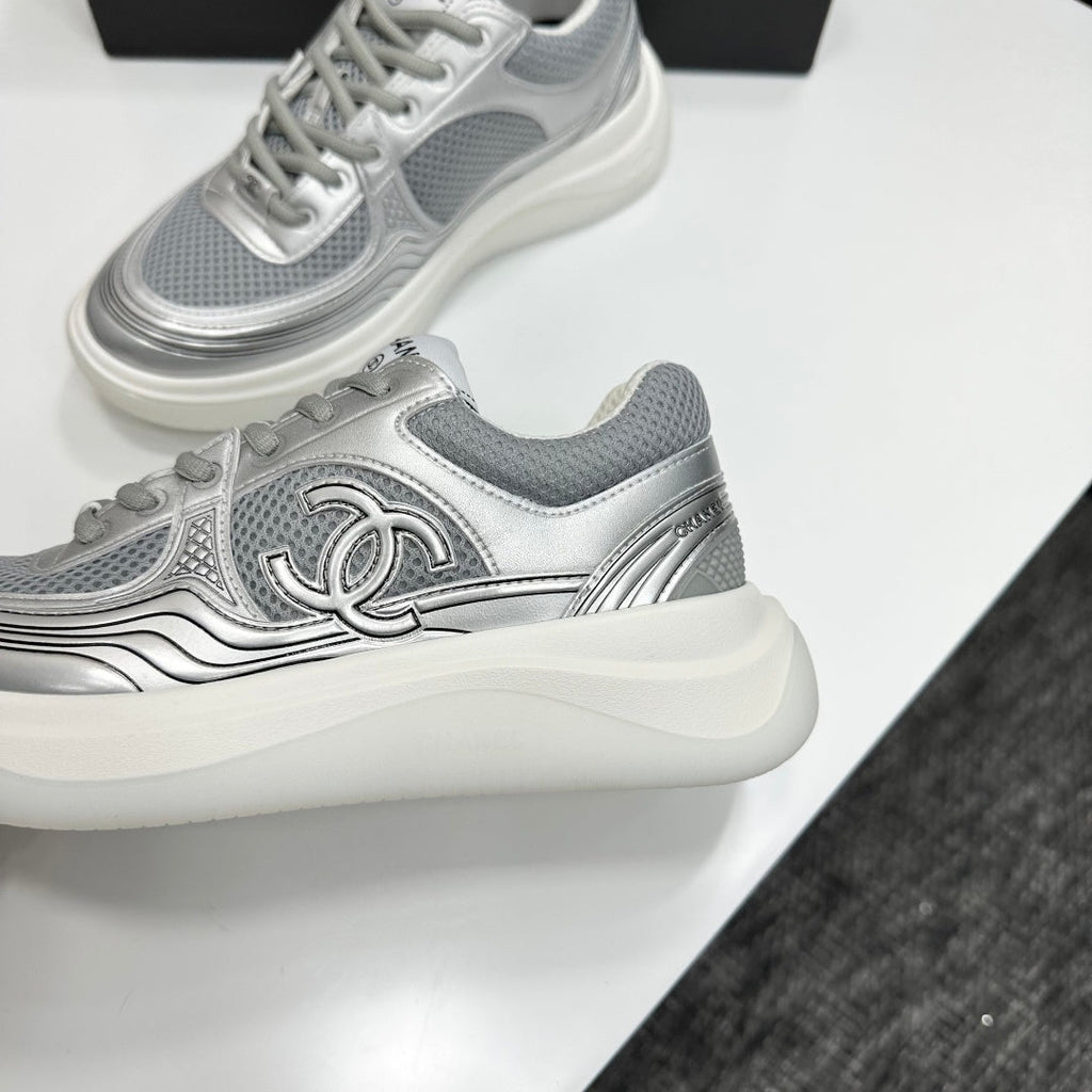 CC 26s Casual Sneakers White Sliver Fabric Cowhide 626384