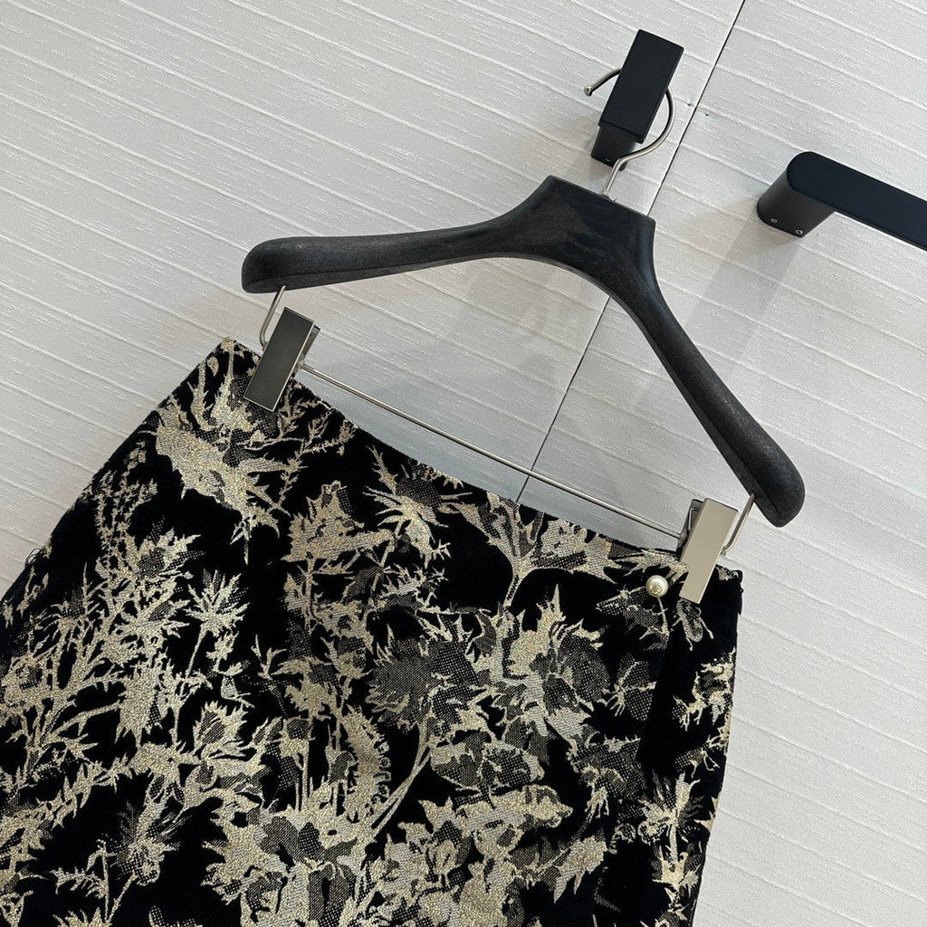 CD 25 Print Short Black Gold Jacquard fabric