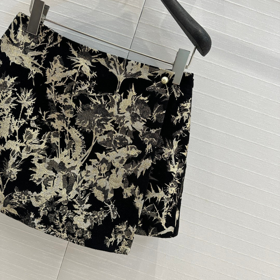 CD 25 Print Short Black Gold Jacquard fabric
