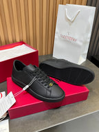 VT 25S  Casual Sneakers Black Cowhide 563092