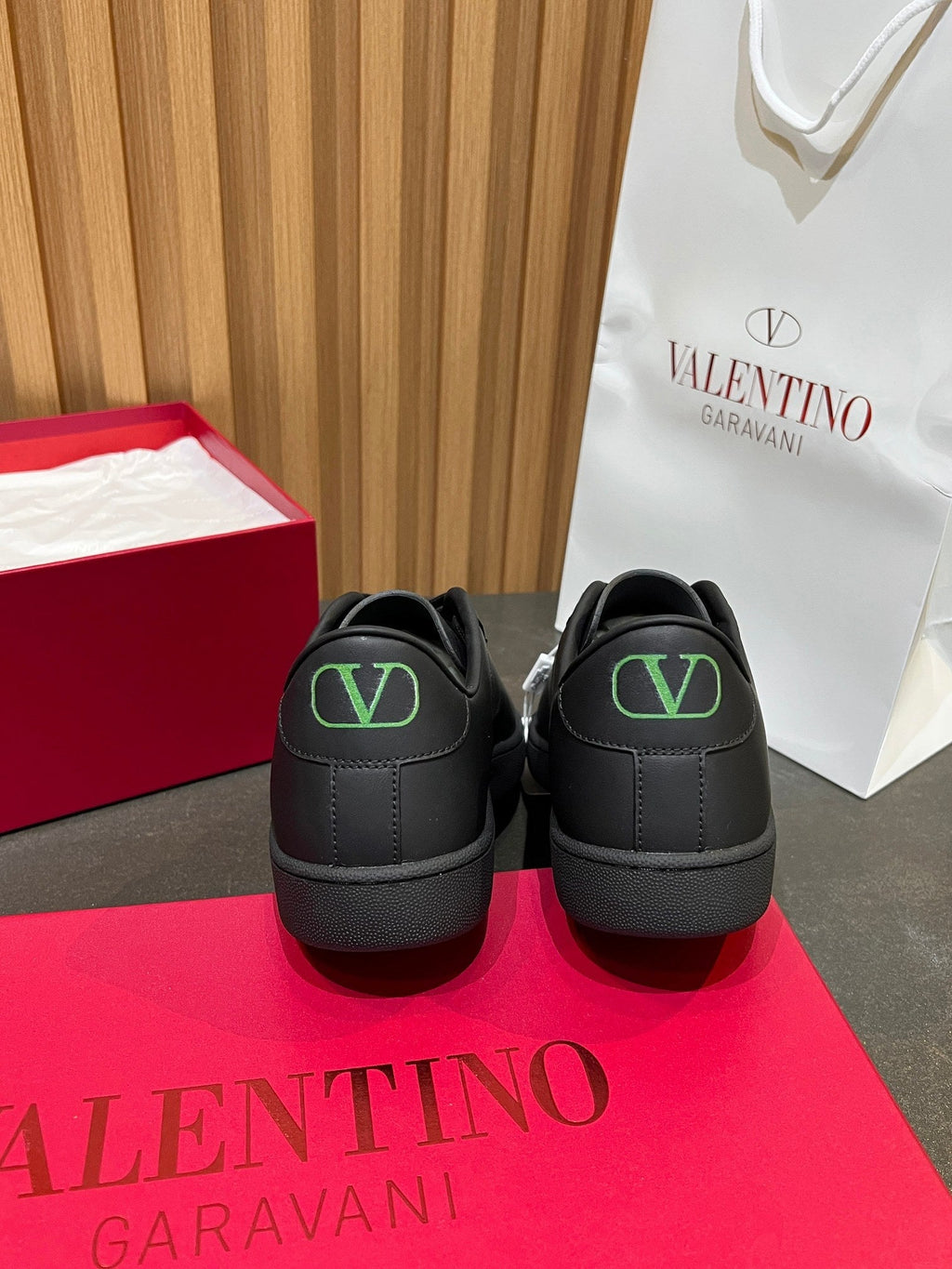VT 25S  Casual Sneakers Black Cowhide 563092