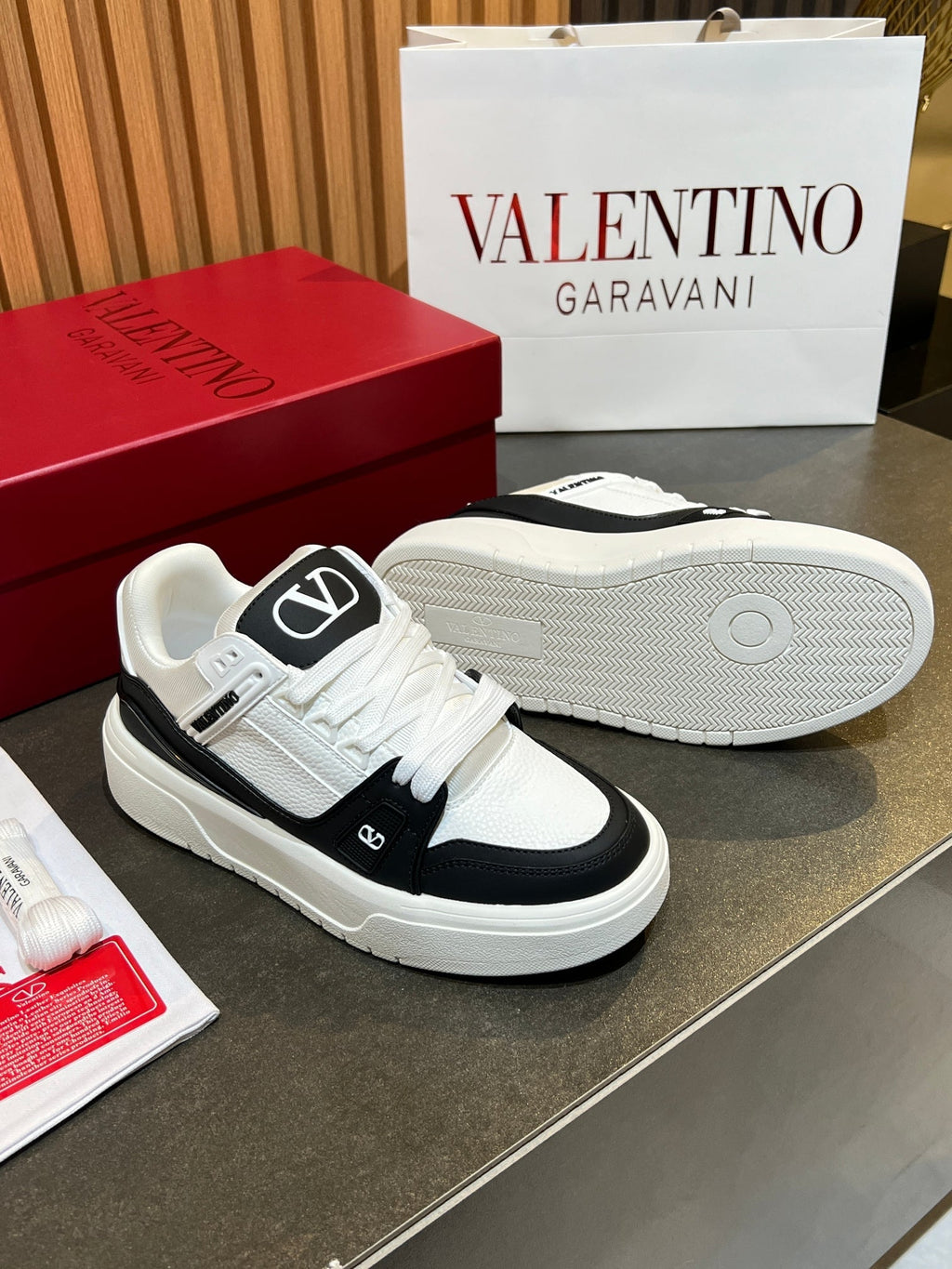 VT 25S Couple Sneakers Black White Calfskin 563120